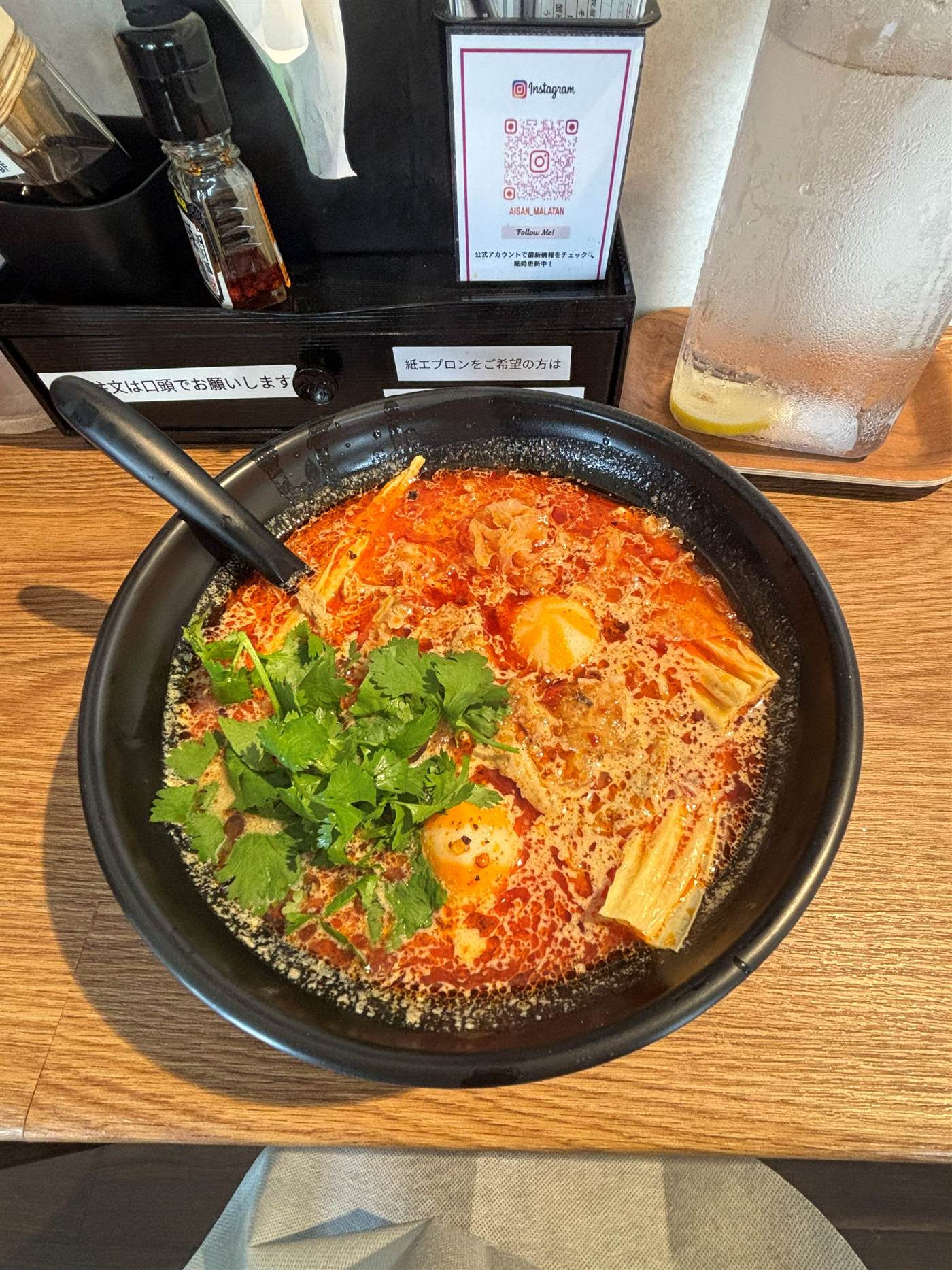 爱上麻辣烫 幕張店の麻辣湯(パクチー・卵入り)