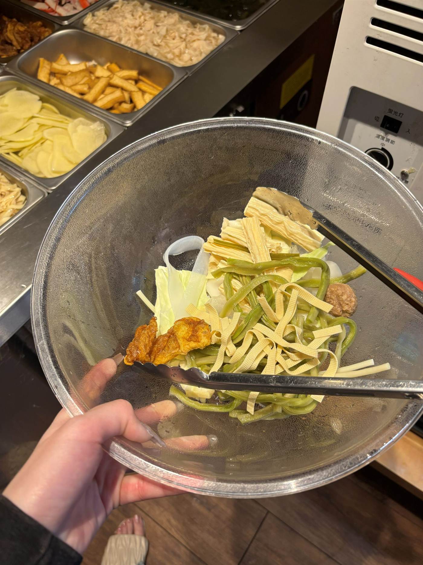 中華料理 麻辣湯で選んだ具材(湯葉・青菜・キャベツなど)