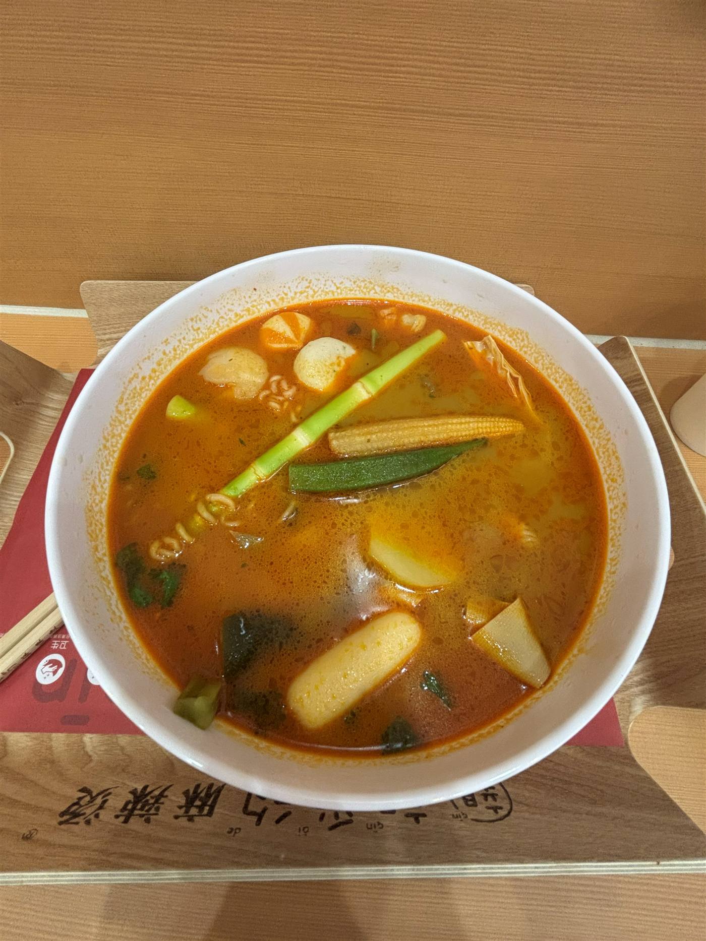 親愛的麻辣湯 市川駅前店で完成した麻辣湯、大辛の定番スパイシースープ